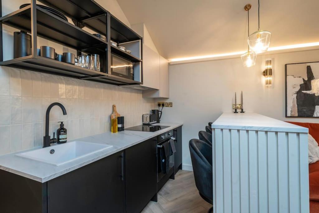Chic Cotswold Tiny Home - Oddity House Blockley Bagian luar foto